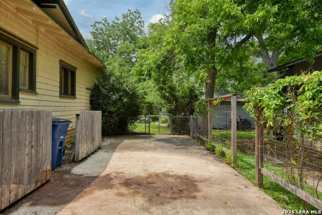 222 S ACADEMY AVE New Braunfels, TX 78130