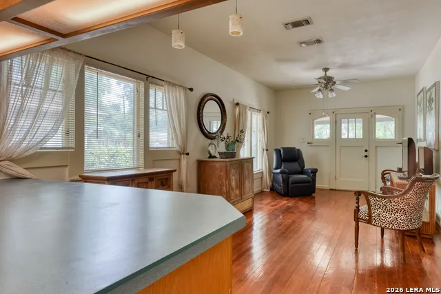 222 S ACADEMY AVE New Braunfels, TX 78130