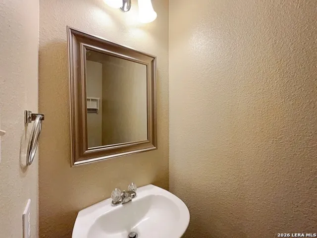 101 Willow Hill Cibolo, TX 78108
