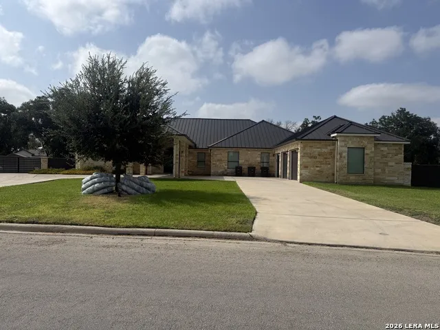 63 Eagle Nest Eagle Pass, TX 78852