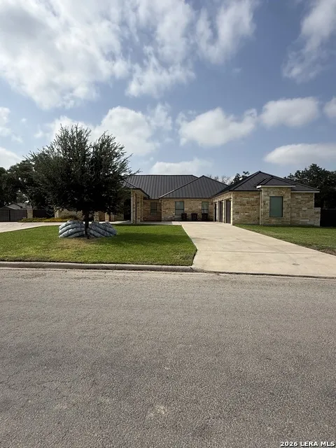 63 Eagle Nest Eagle Pass, TX 78852