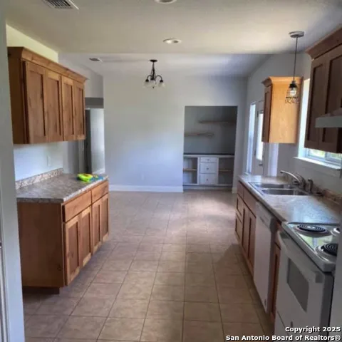 14848 Lytle Somerset Lytle, TX 78052