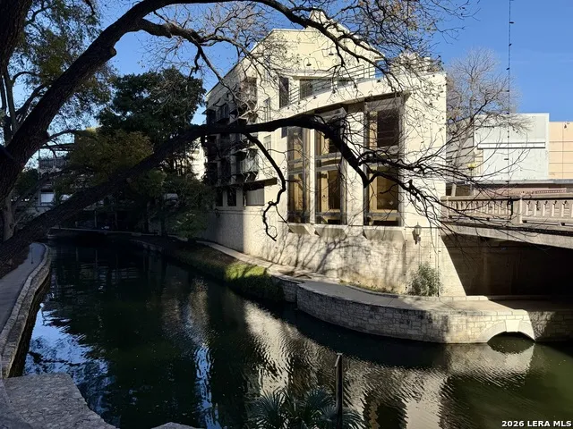 1020 Navarro San Antonio, TX 78205