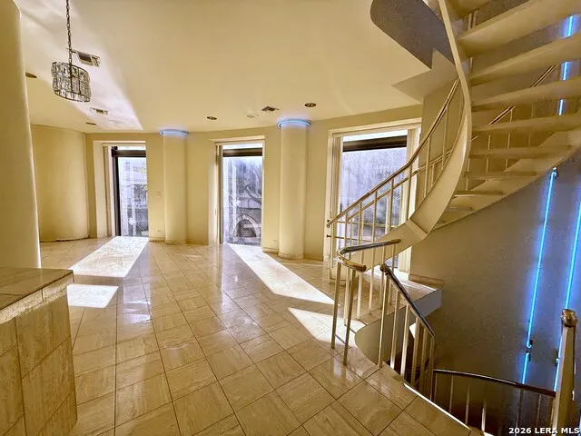 1020 Navarro San Antonio, TX 78205