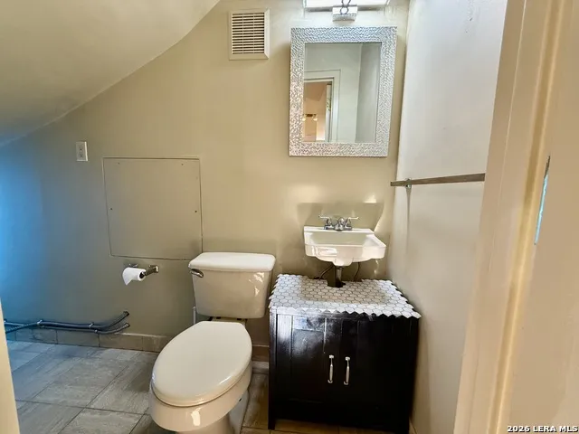 1020 Navarro San Antonio, TX 78205