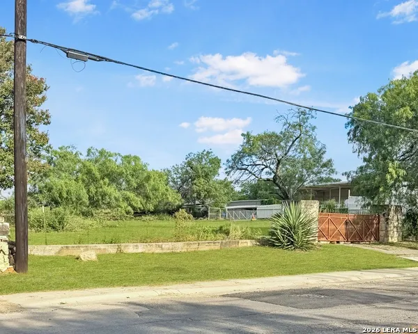 4347 COMMERCIAL AVE San Antonio, TX 78221