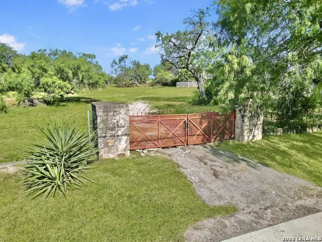 4347 COMMERCIAL AVE San Antonio, TX 78221