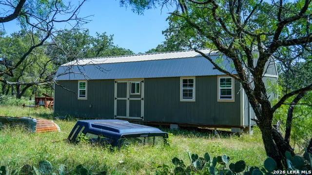 9978 hay spring Fredonia, TX 76842