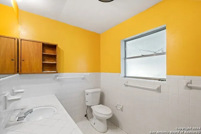 6268 Highway 27 Center Point, TX 78010
