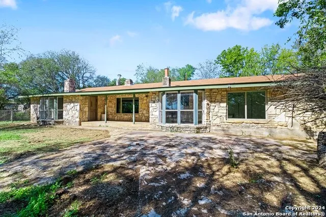 6268 Highway 27 Center Point, TX 78010