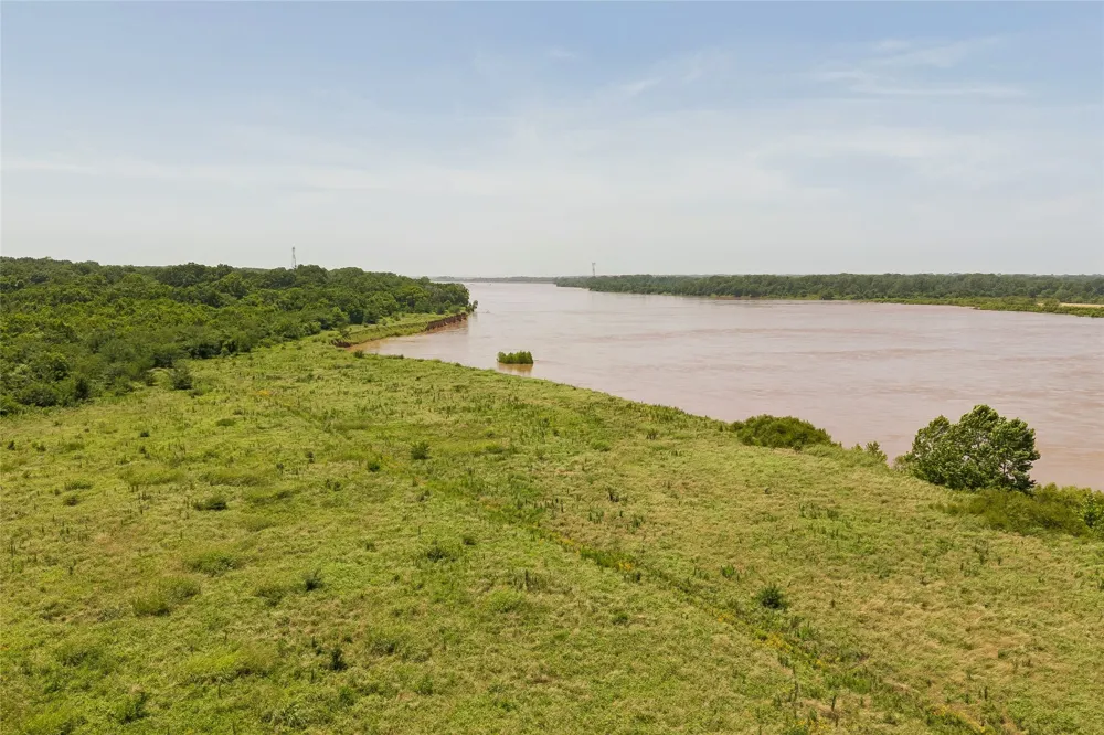 2 W Fern Mountain Road Muskogee, OK 74401