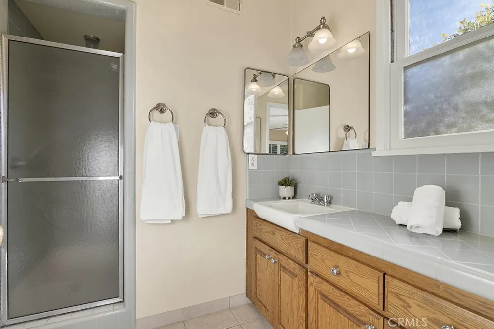 19309 Itasca Northridge, CA 91324