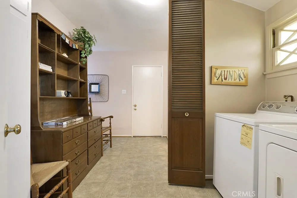 19309 Itasca Northridge, CA 91324