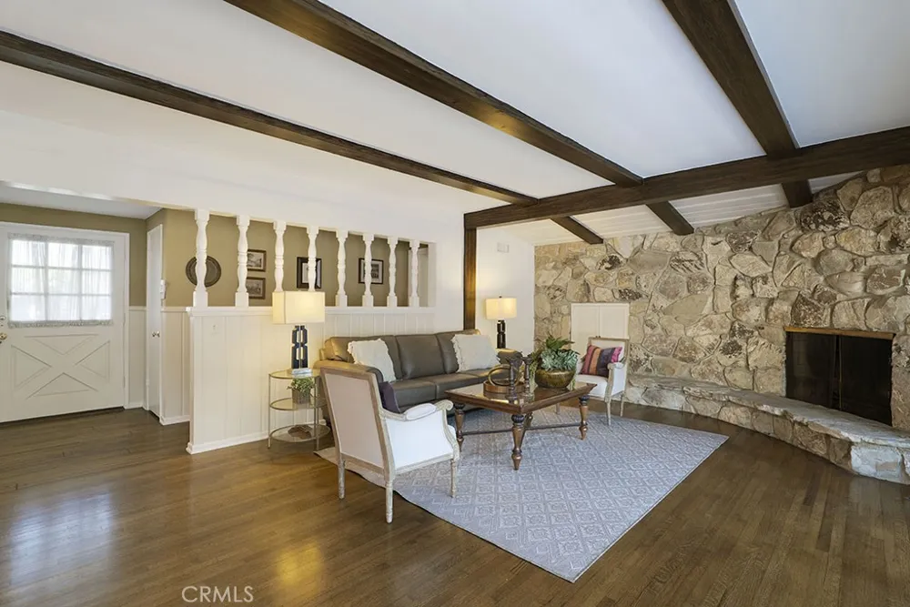 19309 Itasca Northridge, CA 91324