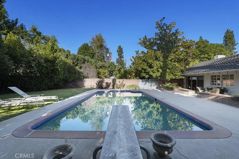 19309 Itasca Northridge, CA 91324