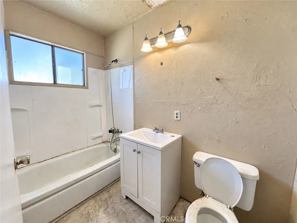 180 E Warner Avenue Fresno, CA 93710