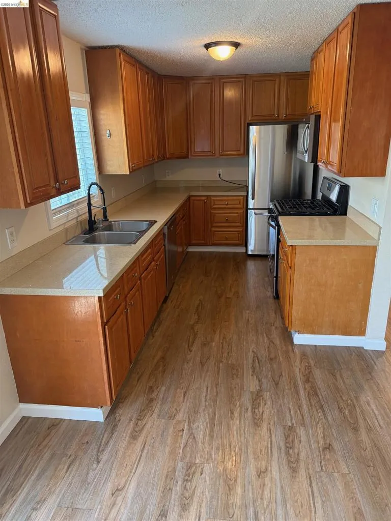 2111 100Th Ave Oakland, CA 94603
