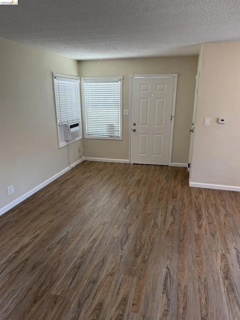 2111 100Th Ave Oakland, CA 94603