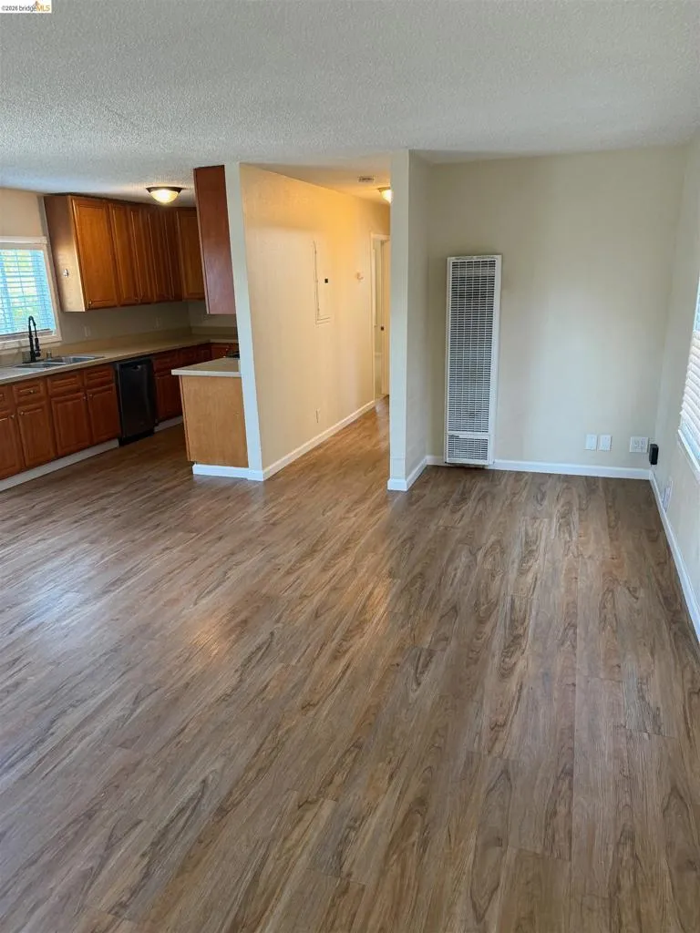 2111 100Th Ave Oakland, CA 94603