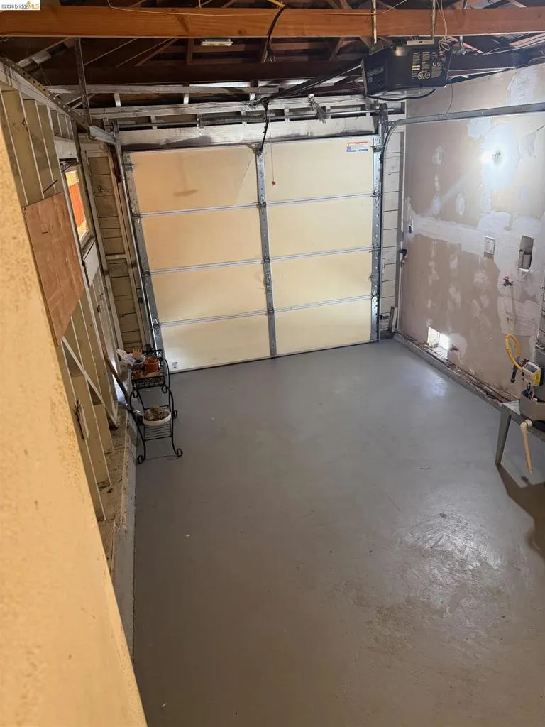 2111 100Th Ave Oakland, CA 94603
