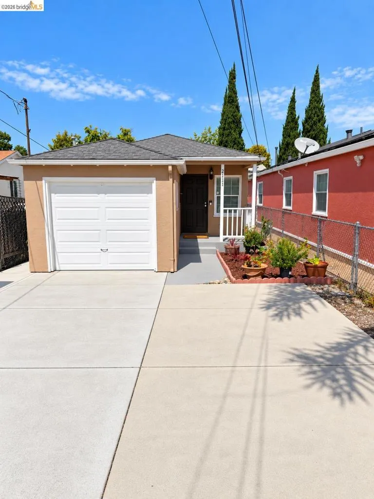 2111 100Th Ave Oakland, CA 94603