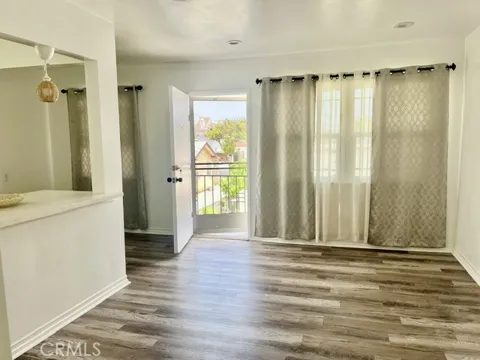 1517 S Olive