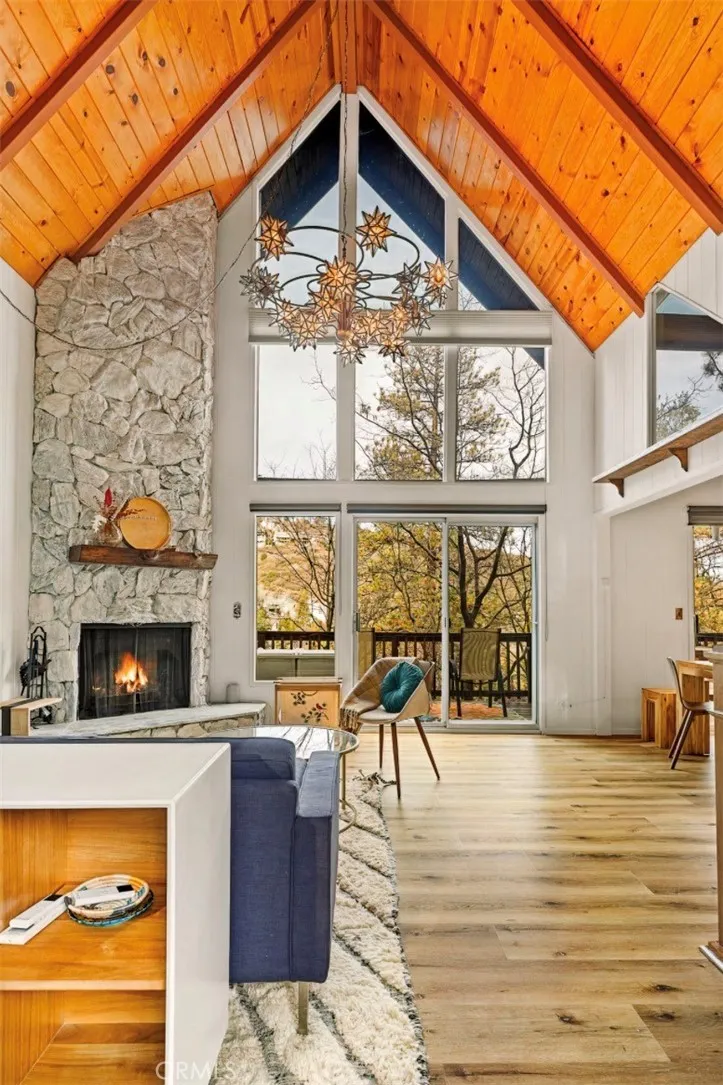 904 Sandalwood Lake Arrowhead, CA 92352