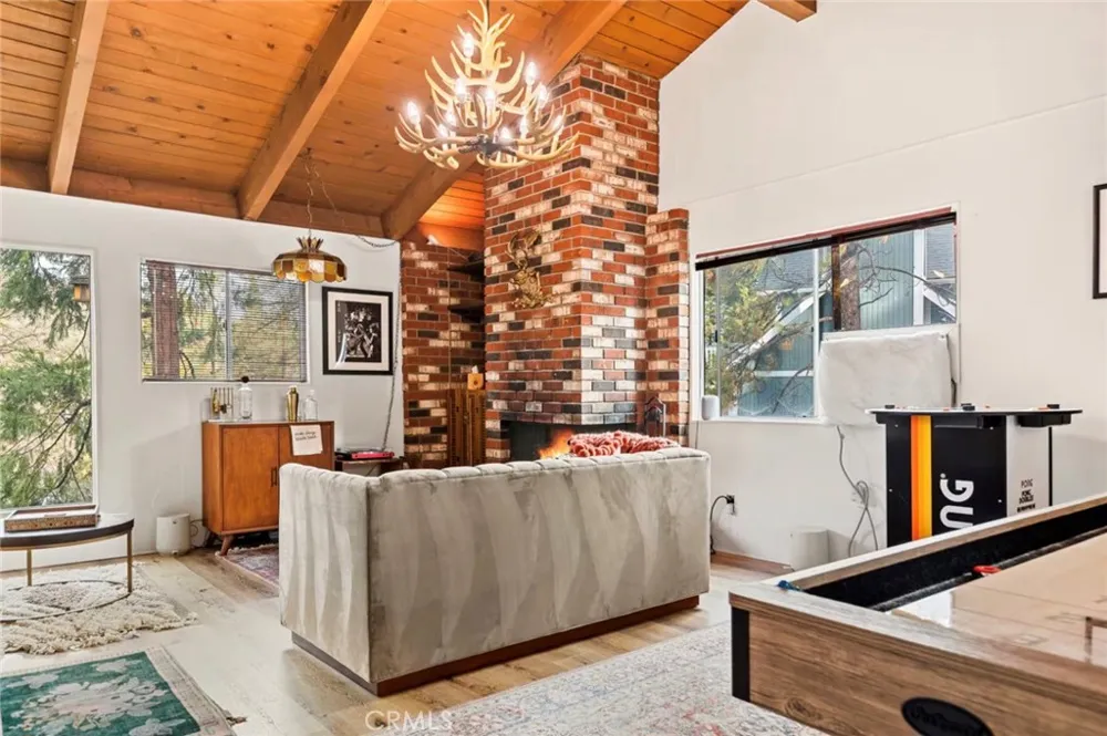 904 Sandalwood Lake Arrowhead, CA 92352