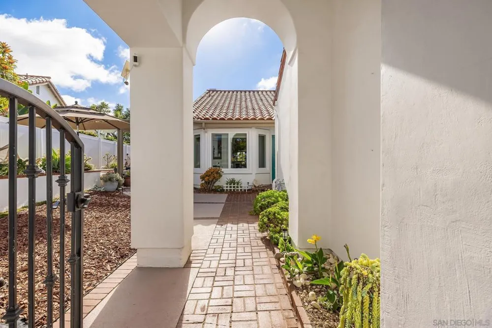 4950 Galicia Way Oceanside, CA 92056