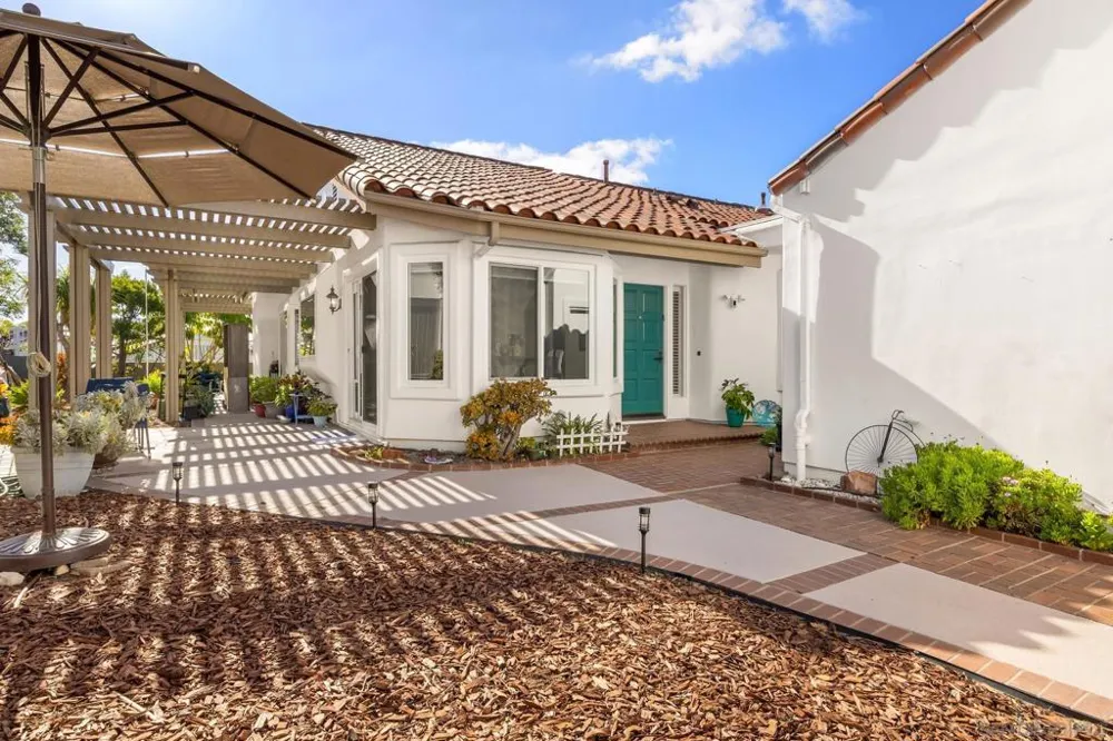 4950 Galicia Way Oceanside, CA 92056