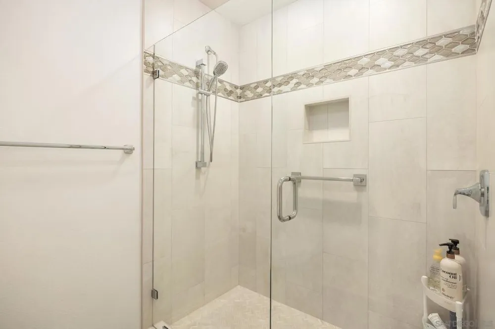 4950 Galicia Way Oceanside, CA 92056