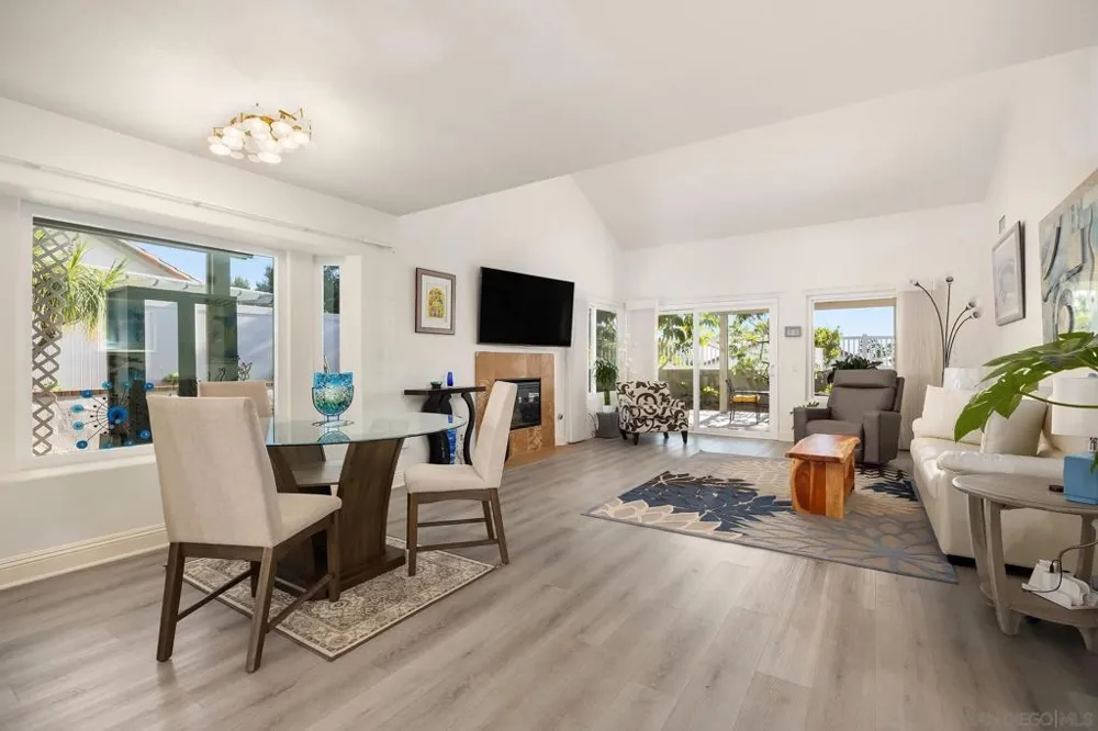4950 Galicia Way Oceanside, CA 92056