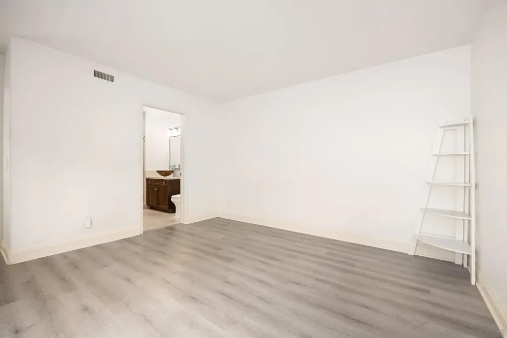 4950 Galicia Way Oceanside, CA 92056