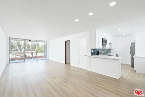 305 San Vicente Boulevard #209