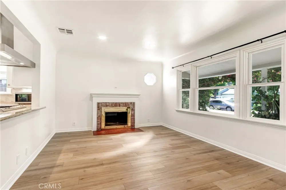 351 W Elm Street Burbank, CA 91506