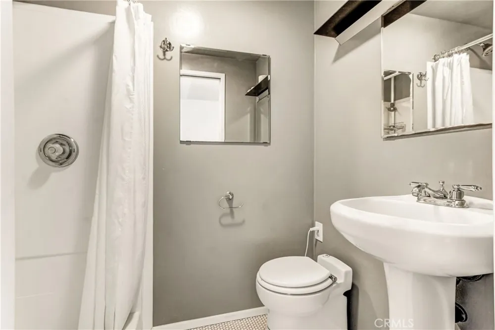 351 W Elm Street Burbank, CA 91506