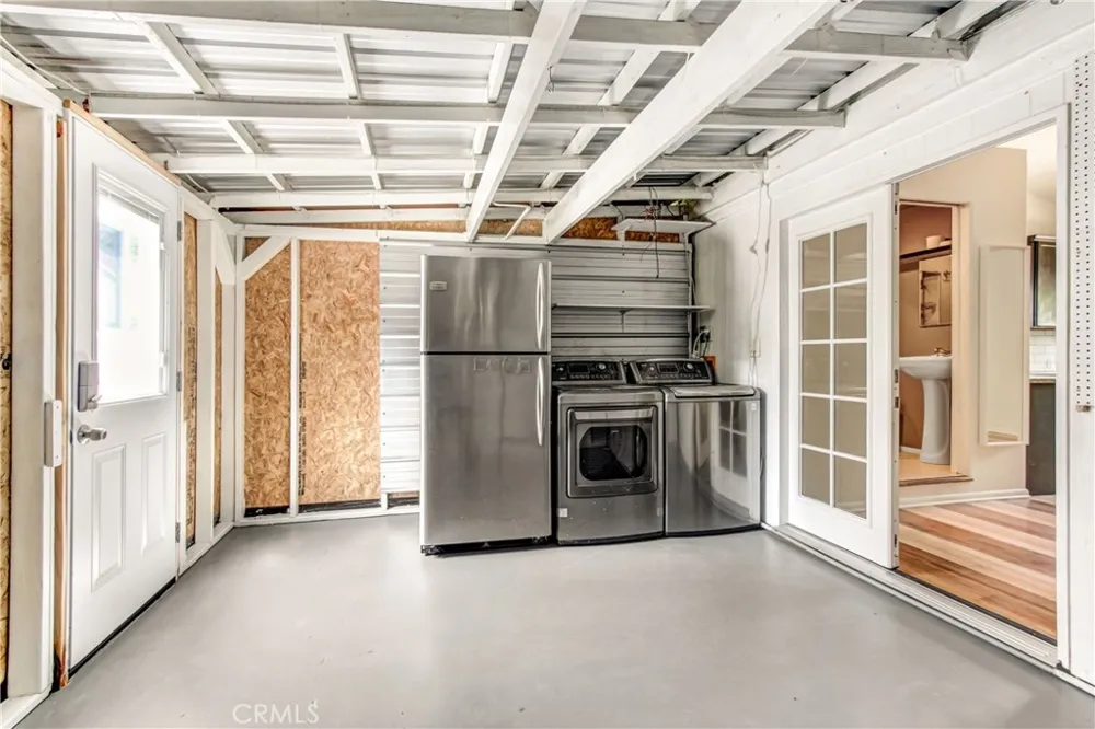 351 W Elm Street Burbank, CA 91506
