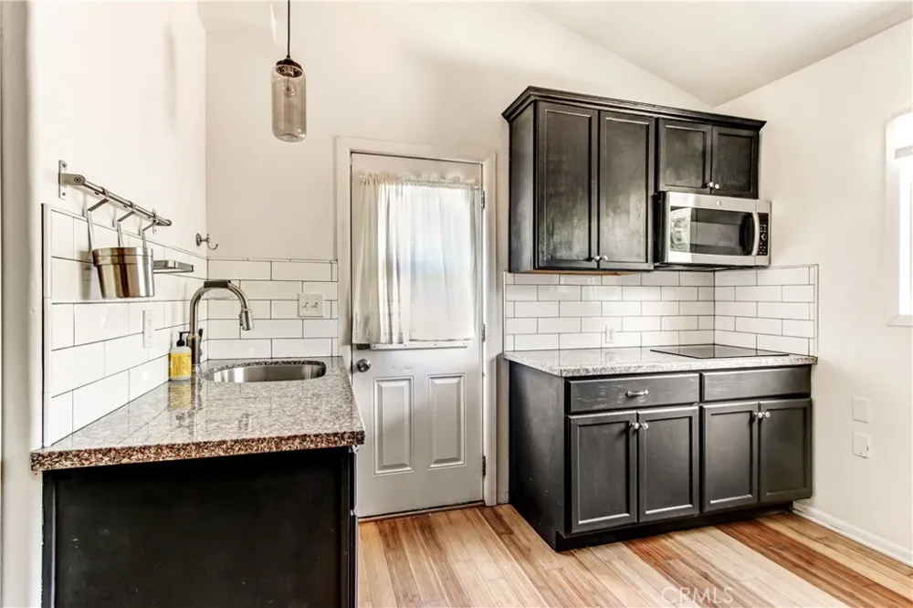 351 W Elm Street Burbank, CA 91506