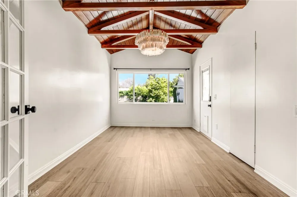 351 W Elm Street Burbank, CA 91506