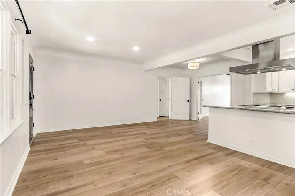 351 W Elm Street Burbank, CA 91506
