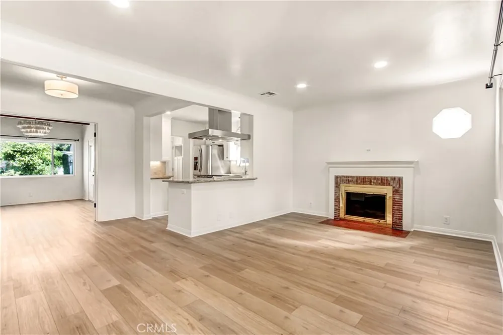351 W Elm Street Burbank, CA 91506