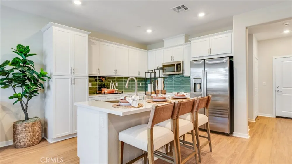 2891 E Amberley Privado Ontario, CA 91762