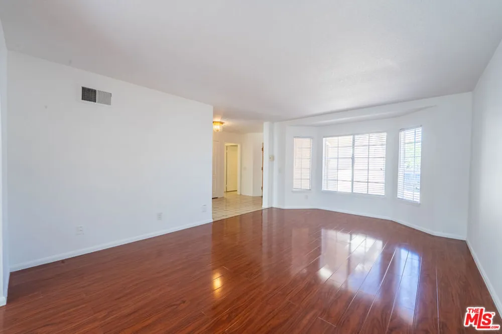 12023 Stone Gate Way Los Angeles, CA 91326