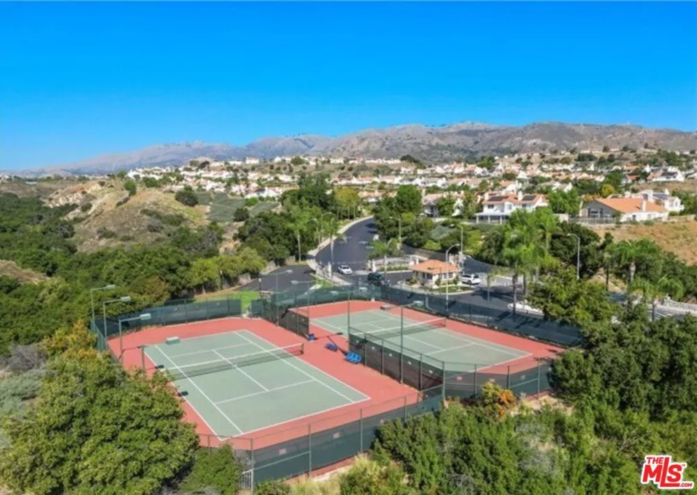 12023 Stone Gate Way Los Angeles, CA 91326