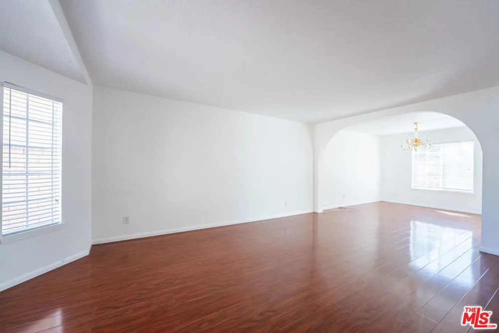 12023 Stone Gate Way Los Angeles, CA 91326