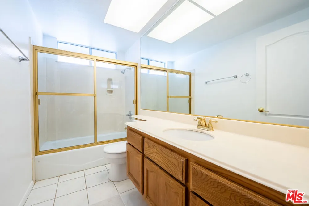12023 Stone Gate Way Los Angeles, CA 91326