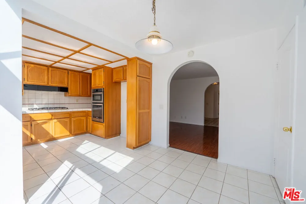 12023 Stone Gate Way Los Angeles, CA 91326