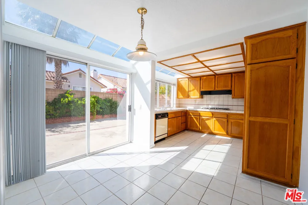 12023 Stone Gate Way Los Angeles, CA 91326