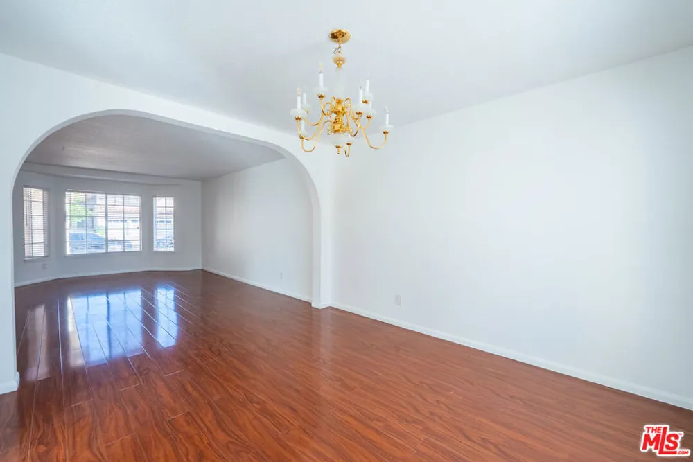 12023 Stone Gate Way Los Angeles, CA 91326