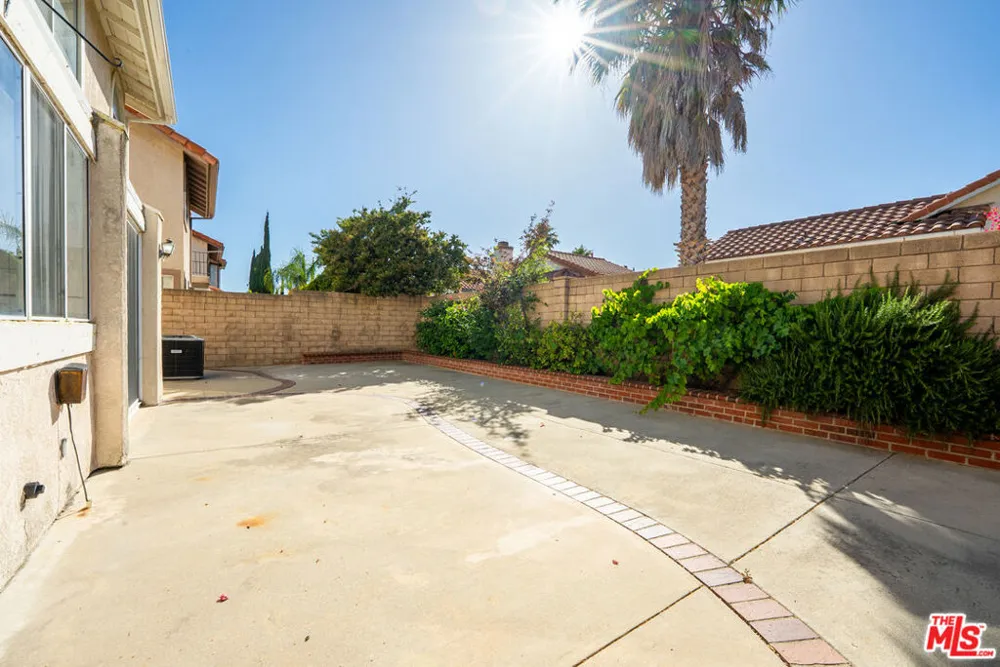 12023 Stone Gate Way Los Angeles, CA 91326